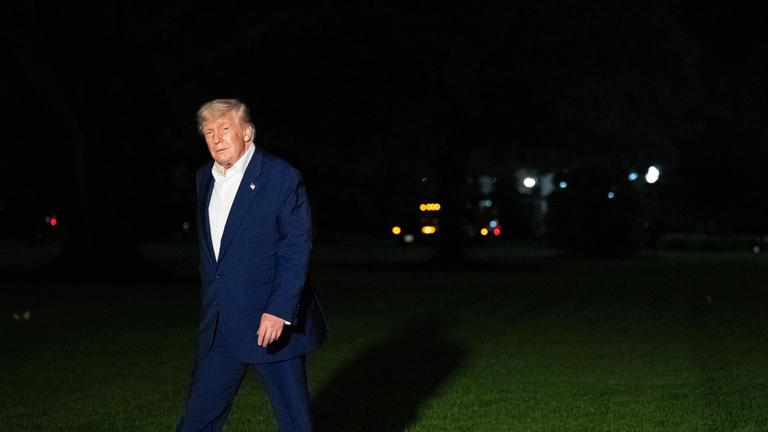 US Präsident Donald Trump auf dem Gelände des Weißen Hauses in Washington DC. am 16.05.2025