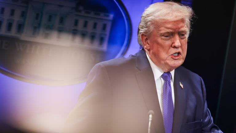 Präsident Trump hält eine Pressekonferenz zur Zollentscheidung des Obersten Gerichtshofs ab