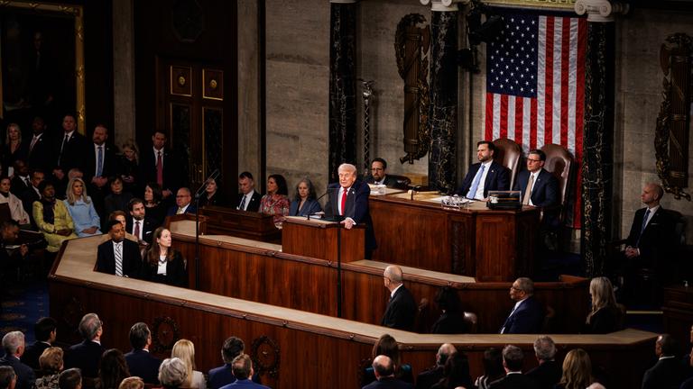 US-Präsident Donald Trump hält seine Rede zur Lage der Nation im Kapitol der Vereinigten Staaten.