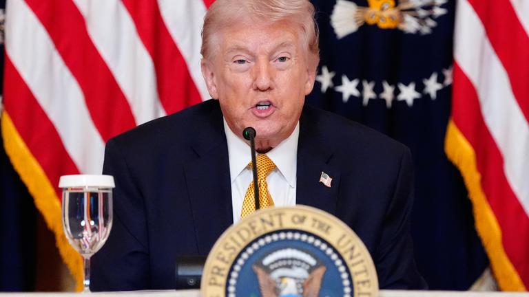 Donald Trump fordert die NATO auf, sich an einem internationalen Militäreinsatz zur Sicherung der Straße von Hormus zu beteiligen. 