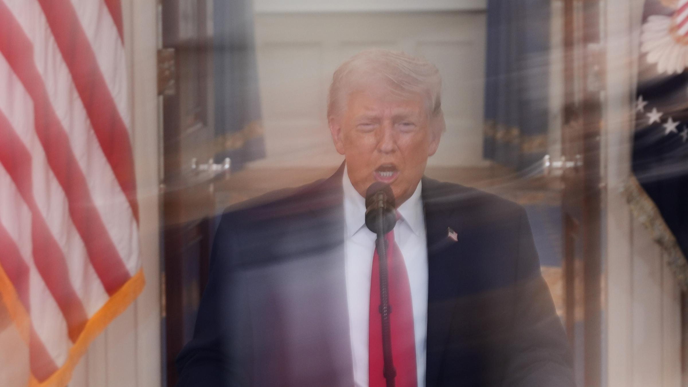 US-Präsident Donald Trump spricht am 01.04.2026 im Weißen Haus über den aktuellen Stand des Iran-Kriegs.