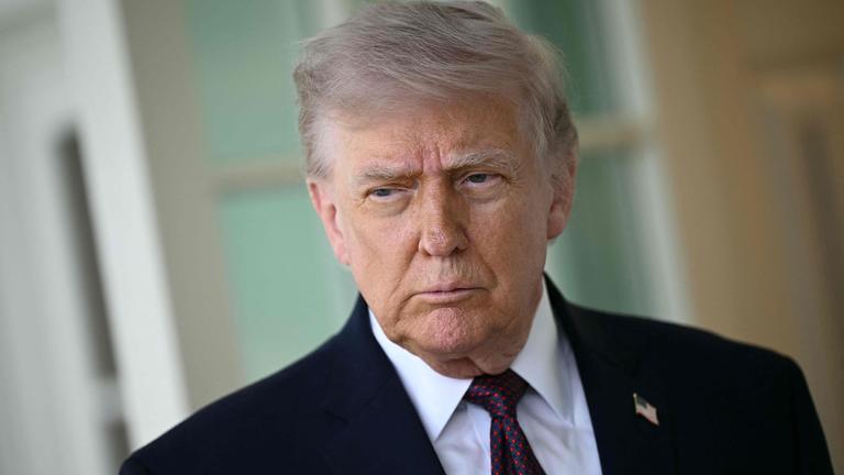 US-Präsident Trump hat eine Seeblockade der Straße von Hormus angeordnet. Vom Iran durchgelassene Schiffe sollen so aufgehalten werden.