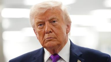 US-Präsident Trump kündigte weitere schwere Angriffe auf Iran und eine erneute Blockade der Straße von Hormus an.