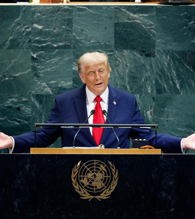 Trump warf den Veranstaltern im vergangenen Jahr Sabotage vor, nachdem Rolltreppen und Teleprompter ausgefallen waren.