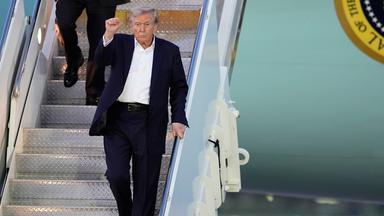 Trump steigt aus der Air-Force-One aus