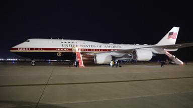 Eine Ansicht der Air Force One, nachdem Präsident Donald Trump am 11. August 2026 auf der Joint Base Andrews in Maryland nach dem Aussteigen aus dem Flugzeug vor Reportern gesprochen hatte.