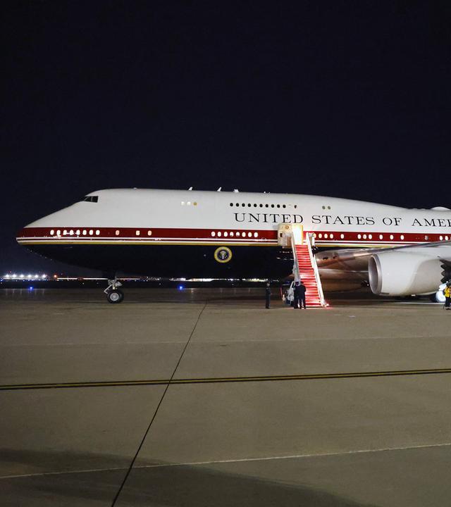 Eine Ansicht der Air Force One, nachdem Präsident Donald Trump am 11. August 2026 auf der Joint Base Andrews in Maryland nach dem Aussteigen aus dem Flugzeug vor Reportern gesprochen hatte.