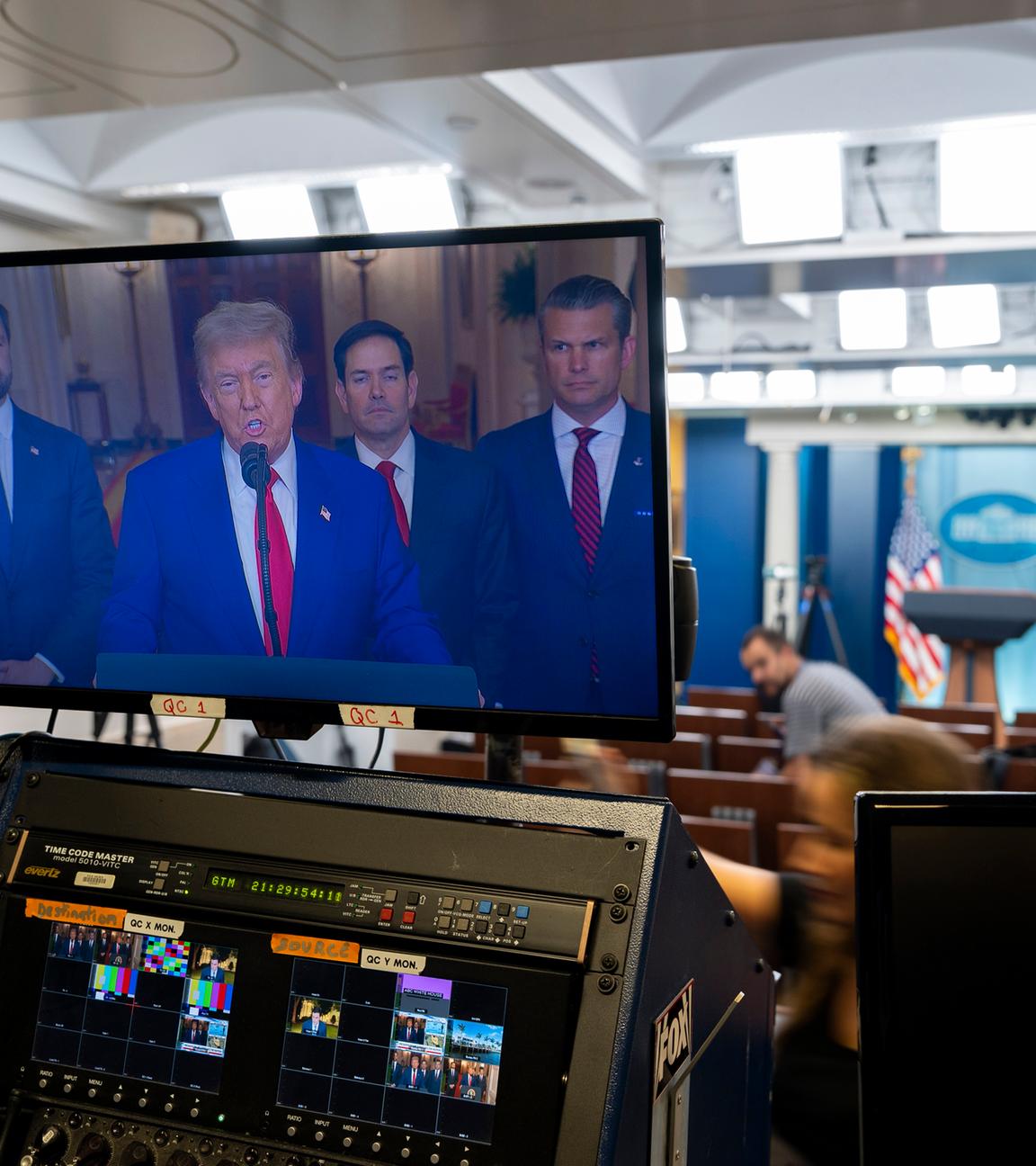 Donald Trumps Rede an die Lage der Nation wird auf einem Bildschirm übertragen.