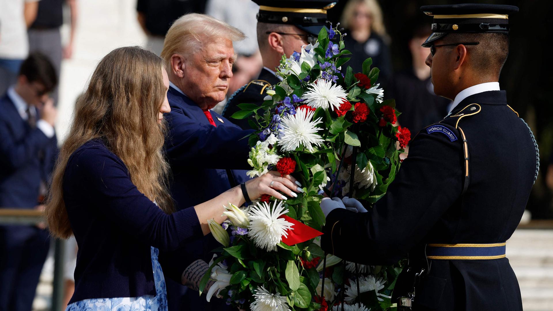 Kontroverse um Trump-Besuch auf Nationalfriedhof 