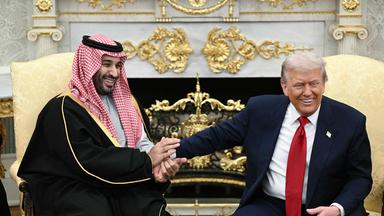 US-Präsident Donald Trump und der saudische Kronprinz Mohammed bin Salman sprechen im Oval Office des Weißen Hauses.