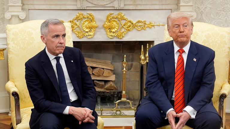 Kanadas Premierminister Mark Carney und US-Präsident Donald Trump treffen sich im Weißen Haus in Washington, D.C.