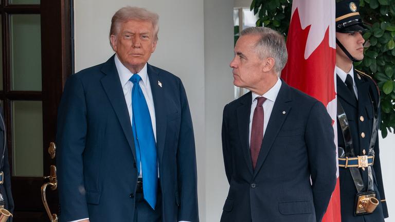  US-Präsident Donald Trump (l) empfängt den kanadischen Premierminister Mark Carney vor ihrem Treffen im Weißen Haus.