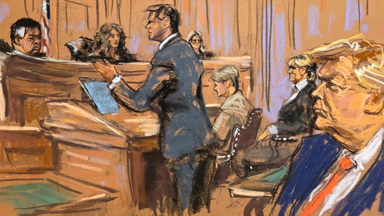 Rechtsanwalt John Sauer, Mitte, trägt Argumente für Donald Trump, rechts, vor, während E. Jean Carroll, zweite von rechts, im Bundesgericht in Manhattan zusieht