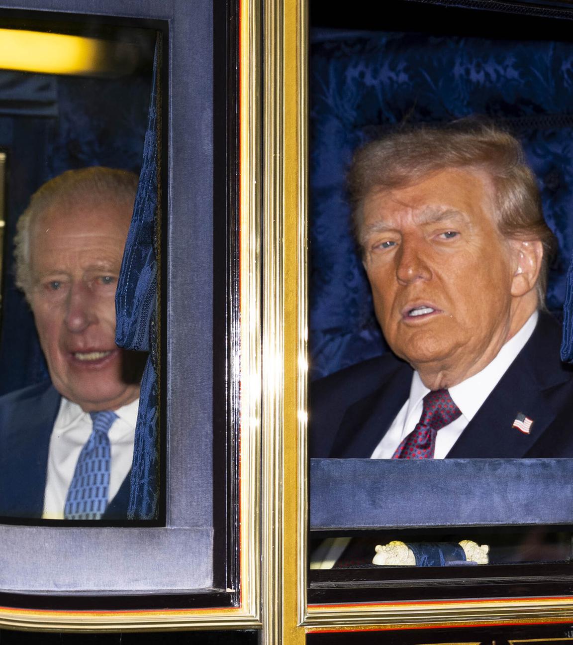 Zweiter Tag des Staatsbesuchs: In der goldenen Kutsche sitzt nicht etwa Aschenputtel auf dem Weg zum Ball, sondern König Charles III. und US-Präsident Donald Trump während der Kutschenprozession zum Schloss Windsor in Berkshire.