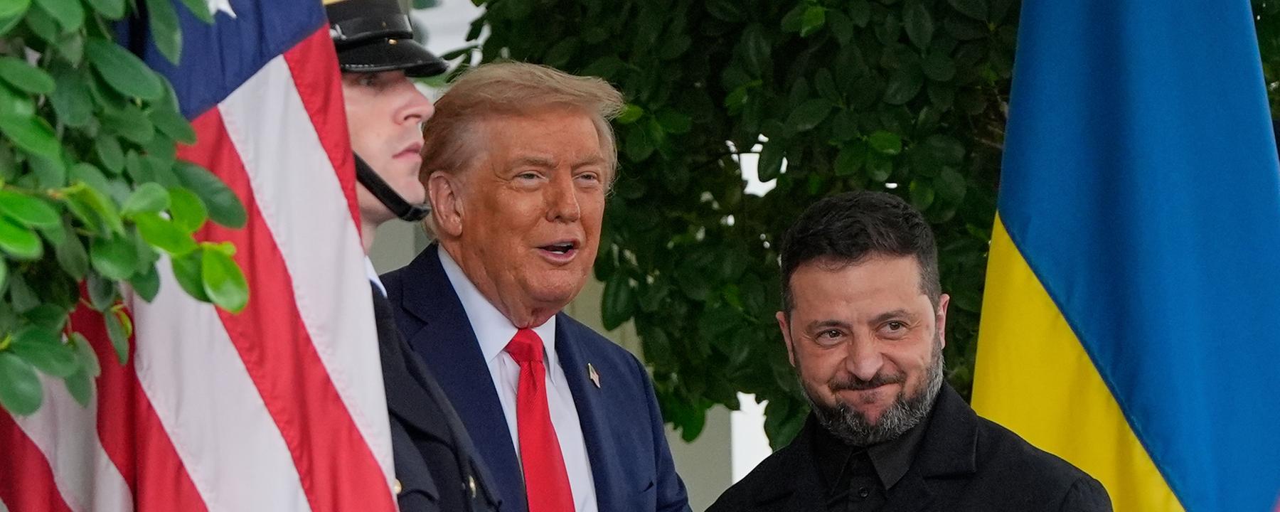 Archiv: US-Präsident Donald Trump (l) begrüßt Wolodymyr Selenskyj, Präsident der Ukraine, bei seiner Ankunft im Weißen Haus.