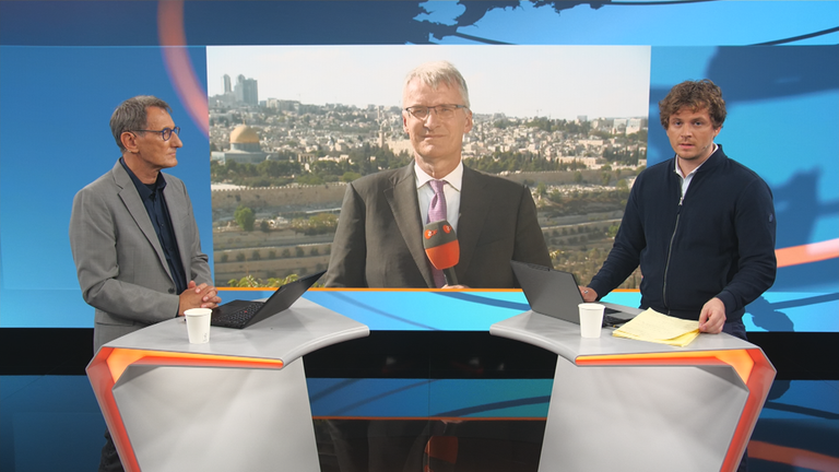 ZDF-Reporter Luc Walpot; ZDF Korrespondent Elmar Theveßen; Moderator Christian Hoch