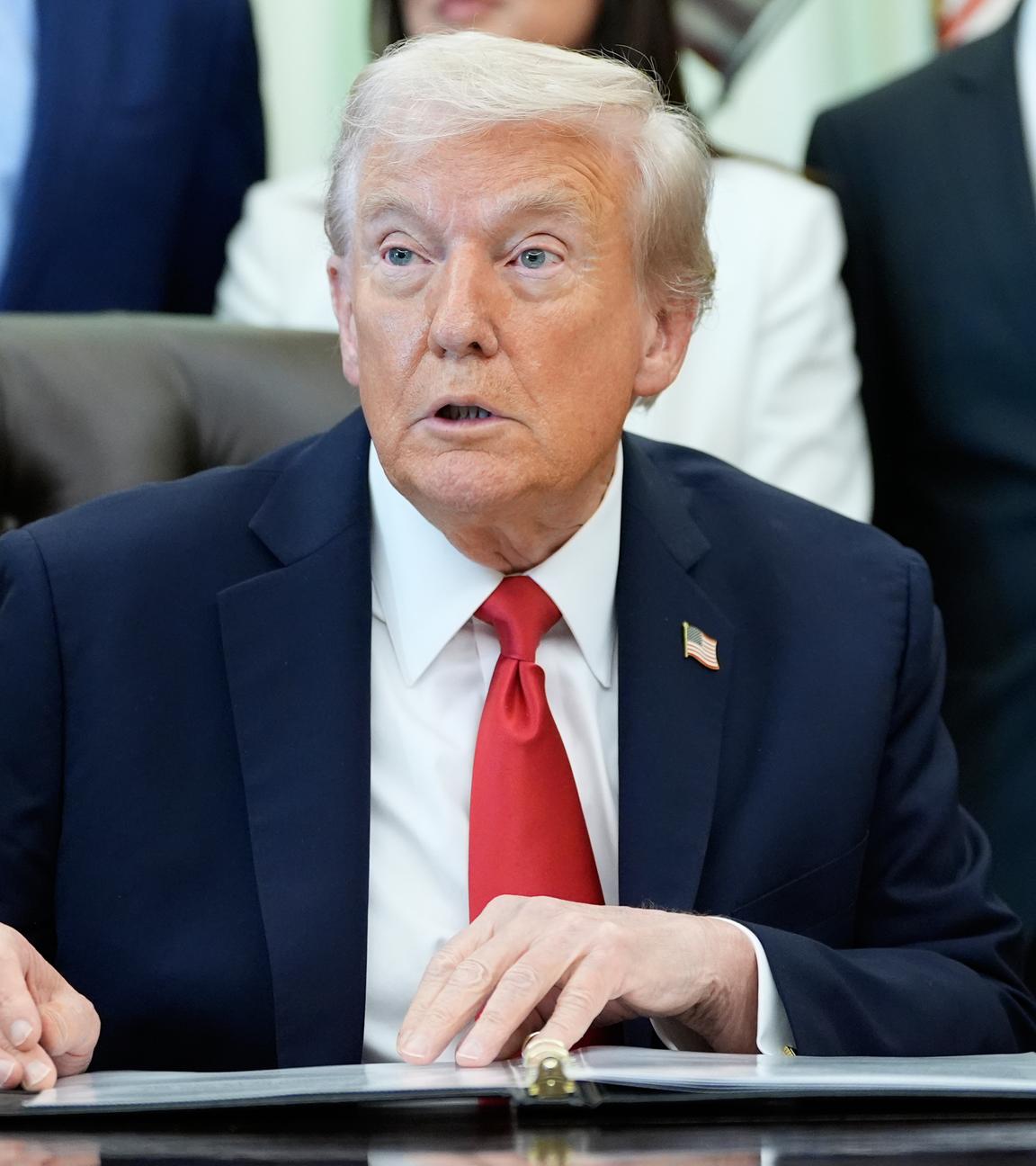 US-Präsident Donald Trump spricht im Oval Office des Weißen Hauses