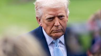 US-Präsident Donald J. Trump beantwortet eine Frage der Medien.