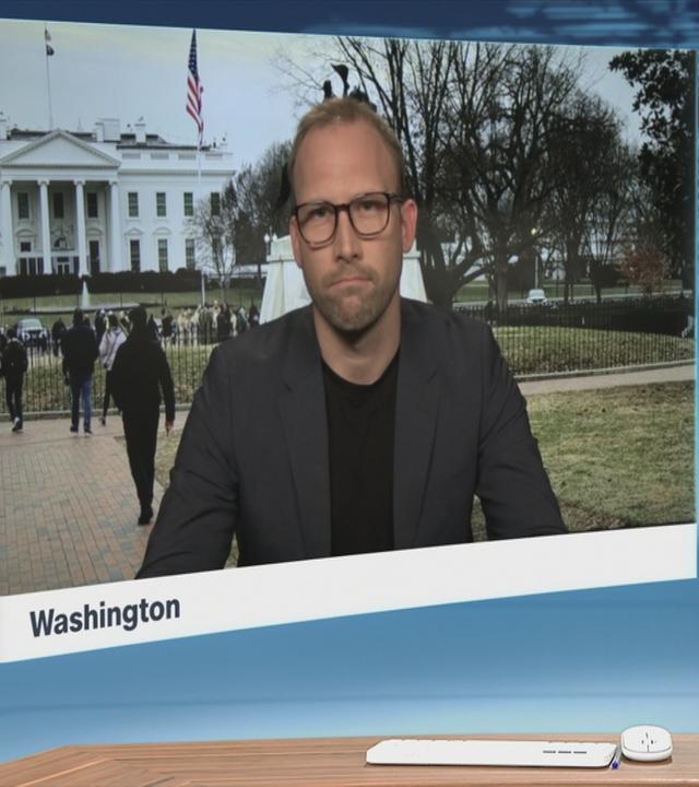 Moderatorin im Schaltgespräch mit Korrespondent David Sauer