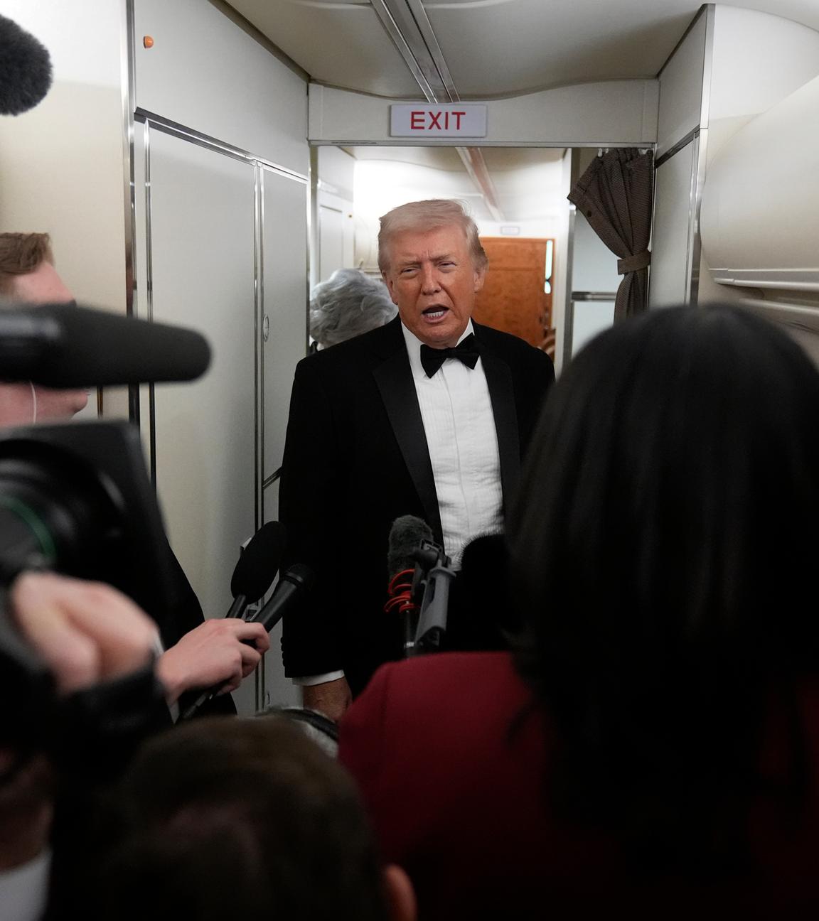 Trump mit vielen Journalisten