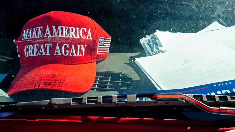 Eine Kappe mit der Aufschrift: "make America great again", aufdgenommen am 25.11.2024