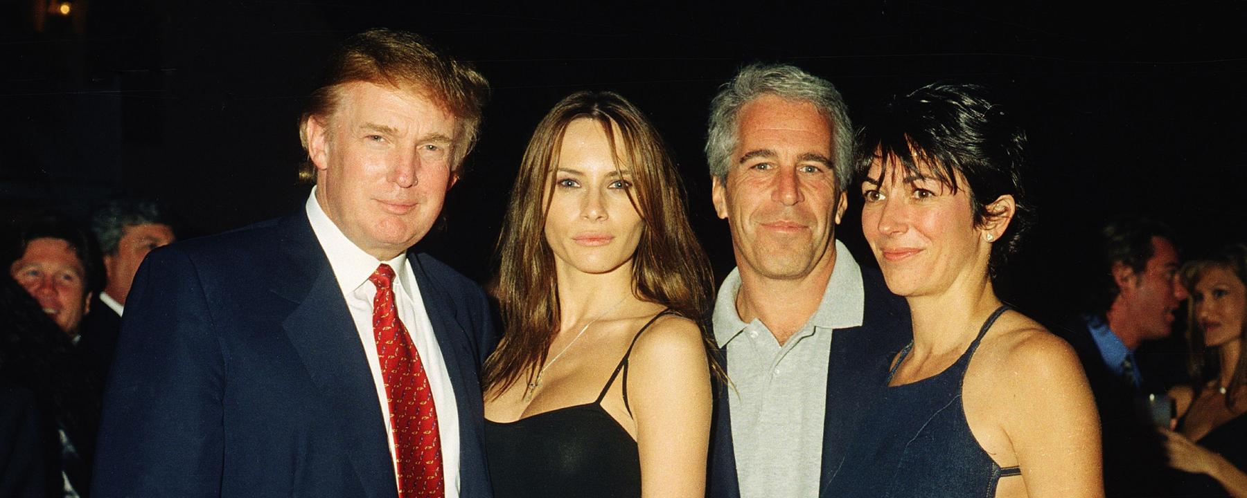 Donald Trump, Melania Knauss (heute Trump), Jeffrey Epstein, Ghislaine Maxwell im Mar-A-Lago im Jahr 2000.