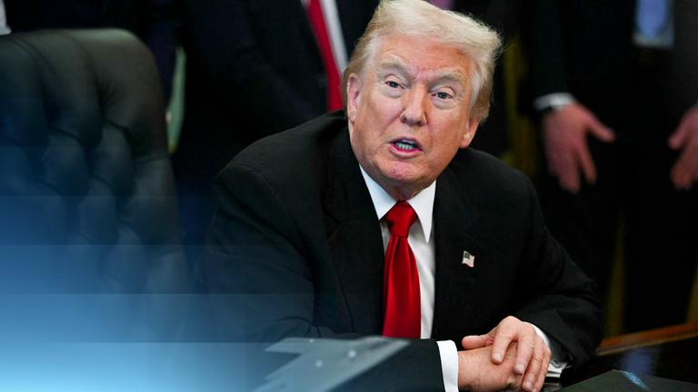 US-Präsident Donald Trump in einem Büro.