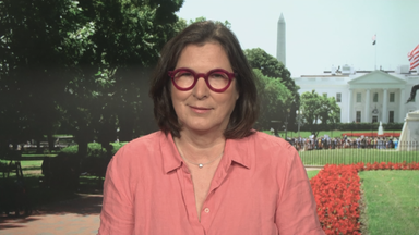 USA-Korrespondentin Heike Slansky vor dem weißen Haus.