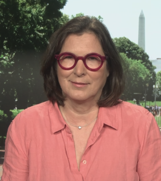 USA-Korrespondentin Heike Slansky vor dem weißen Haus.
