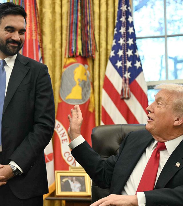 New Yorks zukünftiger Bürgermeister Zohran Mamdani steht neben US-Präsident Donald Trump im Oval-Office