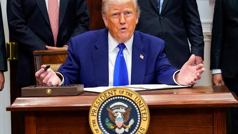 Trump unterzeichnet ein Dekret zur Senkung der Kosten für verschreibungspflichtige Medikamente