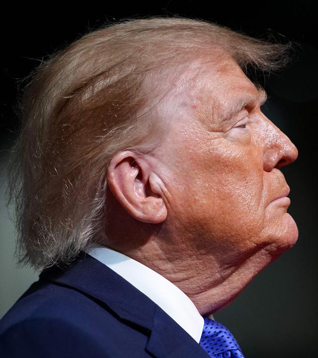 Donald Trump trifft am 29. Oktober 2026 zu einer Wahlkampfveranstaltung in Rock Hill, South Carolina, ein, um republikanische Kandidaten vor den Midterms zu unterstützen.