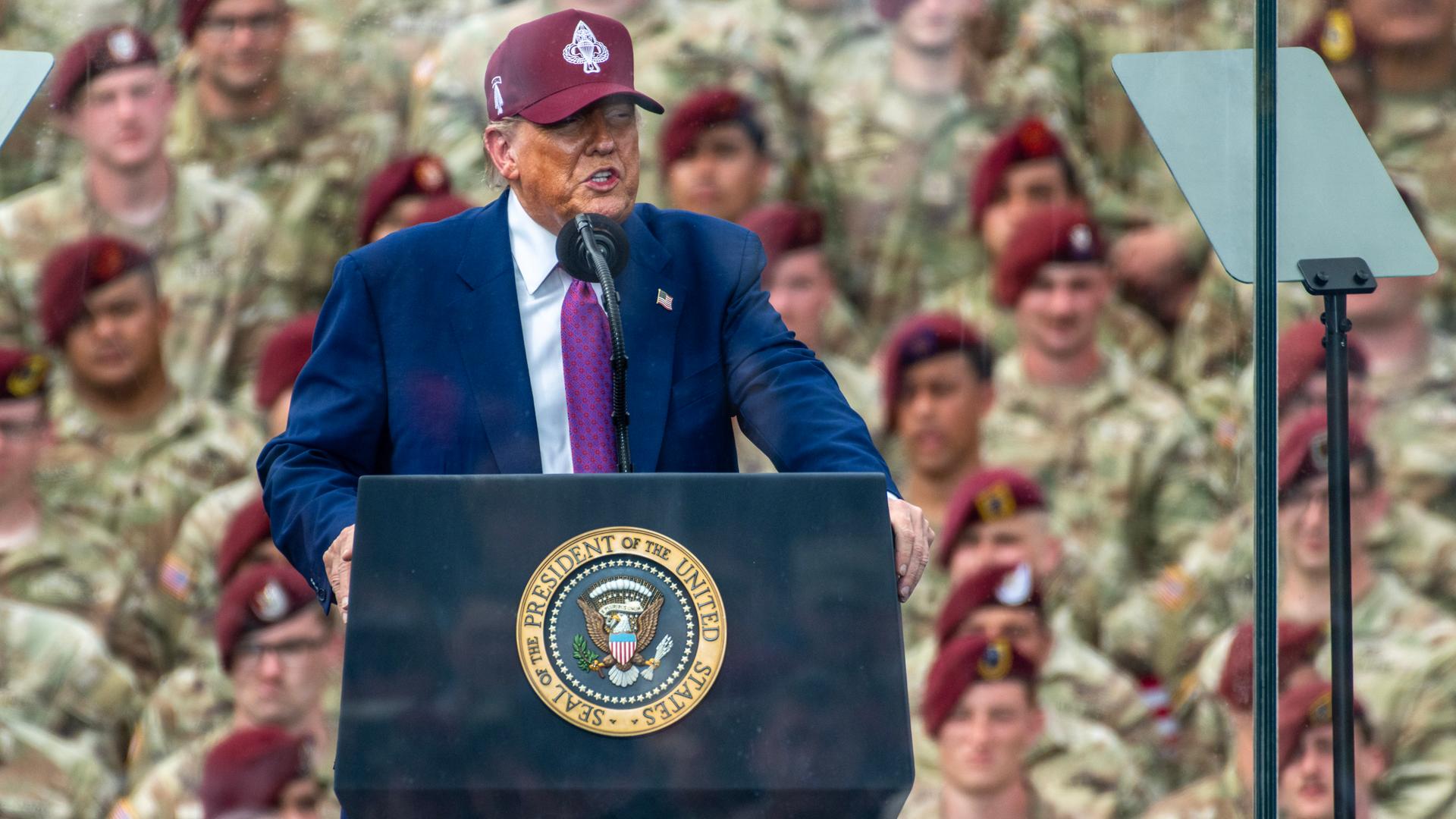 US-Präsident Donald Trump spricht in Fort Bragg zur Feier des 250-jährigen Bestehens der US-Armee