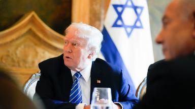 Ex-US-Präsident Trump trifft Israels Regierungschef Netanjahu in seinem Anwesen in Florida.