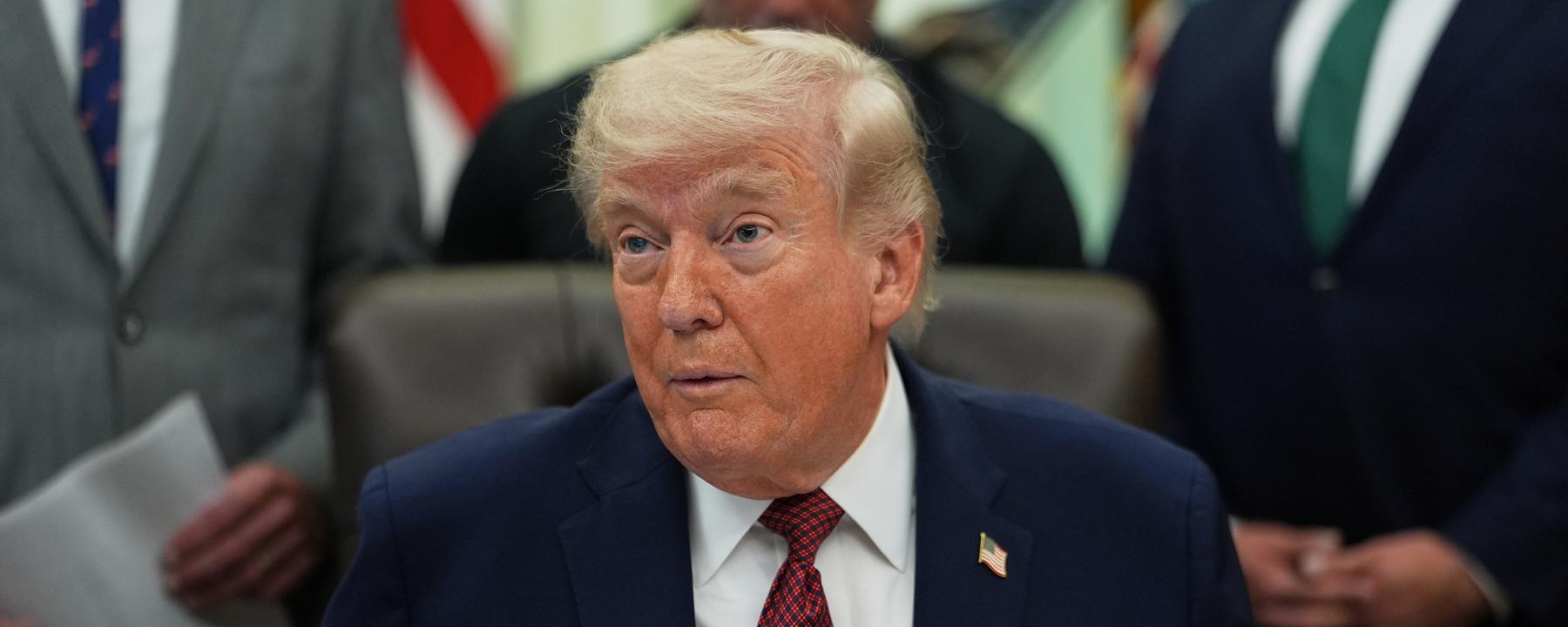 US-Präsident Donald Trump spricht im Oval Office des Weißen Hauses.