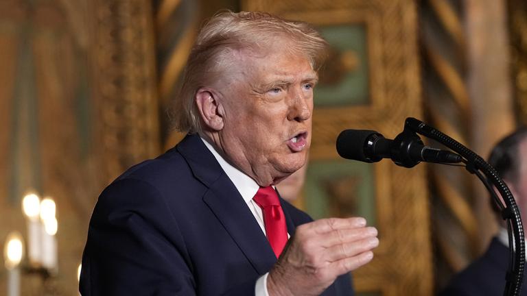 Trump spricht im Club Mar-a-Lago zu den Medien