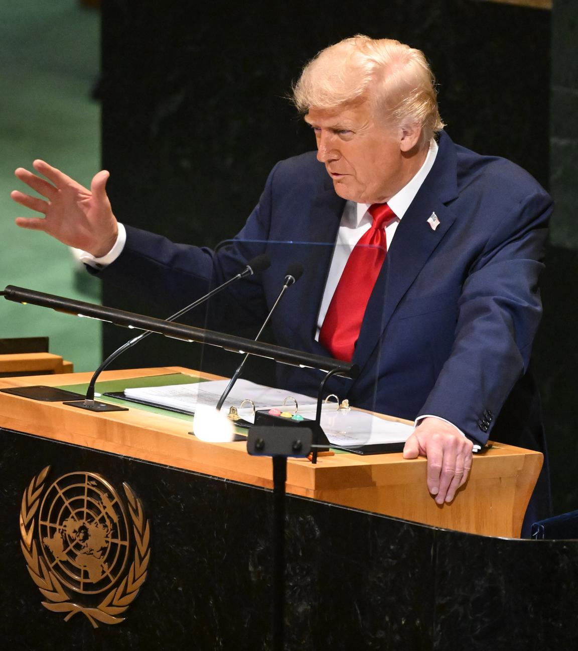 Trump steht am Podium bei der UN-Vollversammlung.