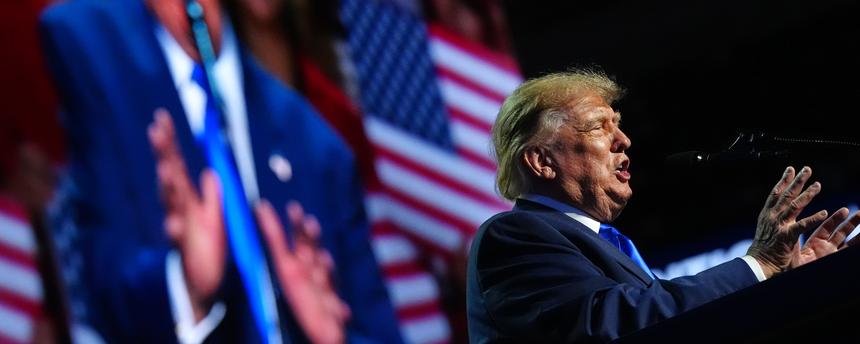 Trump spricht bei einer Tagung der Republikaner.