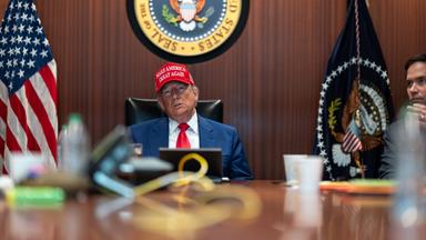 Trump verfolgt den US Angriff im Situation Room