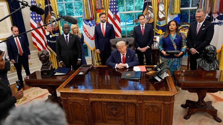 Donald Trump mit Vertretern der DR Kongo und Ruandas