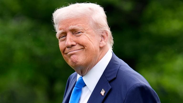 US-Präsident Donald Trump auf dem Südrasen des Weißen Hauses in Washington