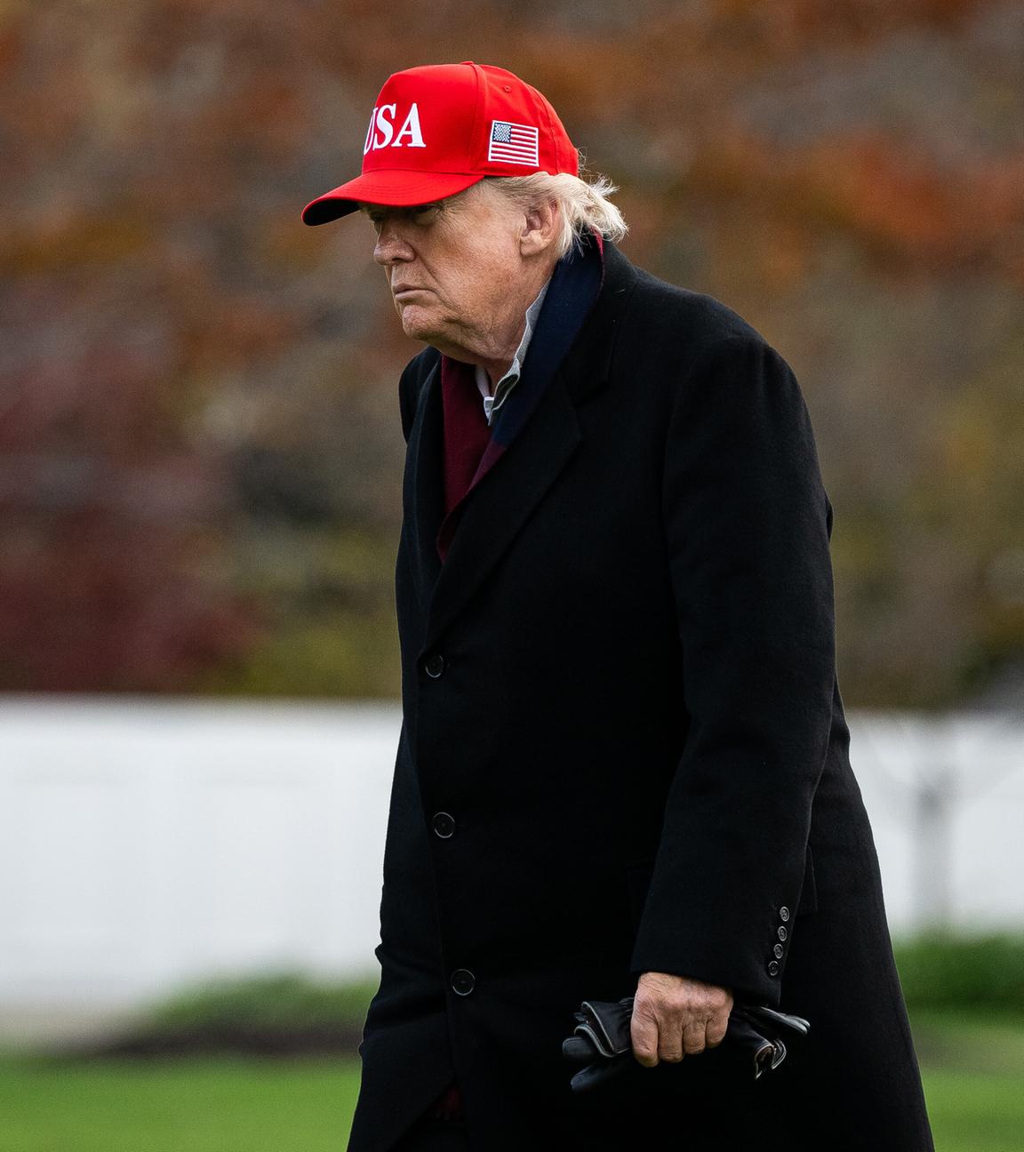 Donald Trump spricht zur Presse nach seiner Ankunft am Weißen Haus