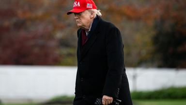 Donald Trump spricht zur Presse nach seiner Ankunft am Weißen Haus