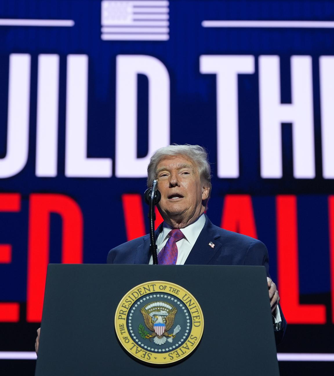 US-Präsident Donald Trump spricht bei einer Veranstaltung von Turning Point USA in der Dream City Church.