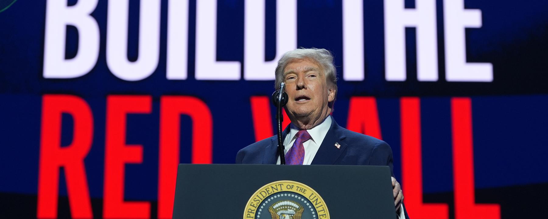 US-Präsident Donald Trump spricht bei einer Veranstaltung von Turning Point USA in der Dream City Church.