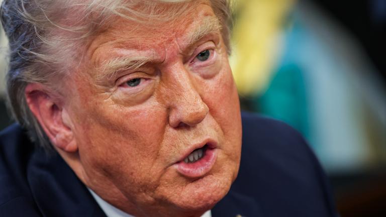 Donald Trump ernstes Gesicht 