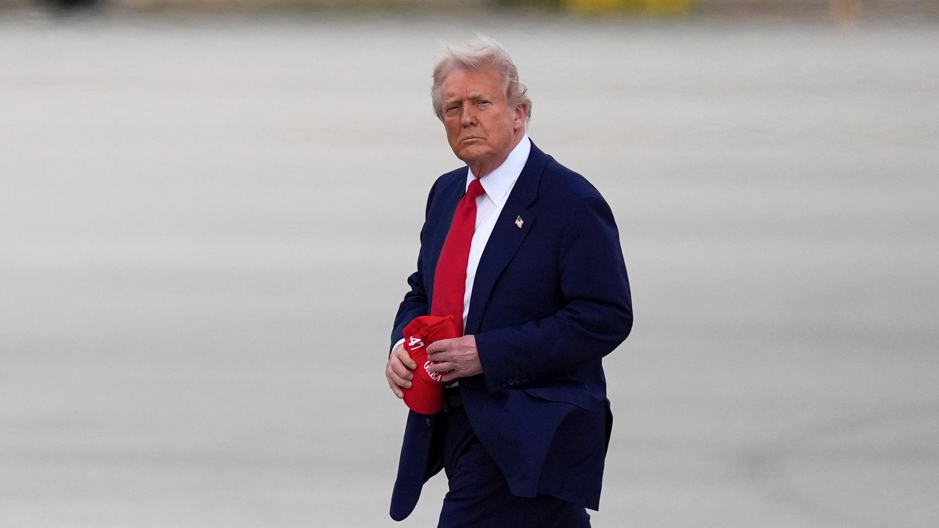 US-Präsident Donald Trump kommt am internationalen Flughafen von Miami an.