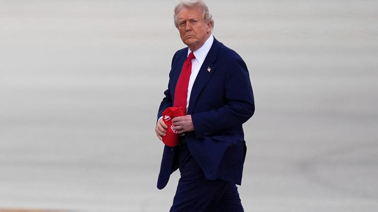 US-Präsident Donald Trump kommt am internationalen Flughafen von Miami an.