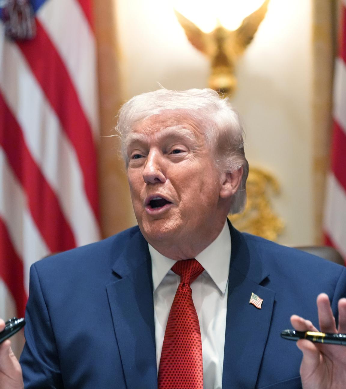 US-Präsident Donald Trump spricht während einer Kabinettssitzung im Weißen Haus. 