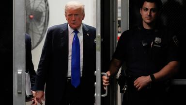 Die Geschworenen im Schweigegeld-Prozess gegen den ehemaligen US-Präsidenten Donald Trump haben ein Urteil gefällt.